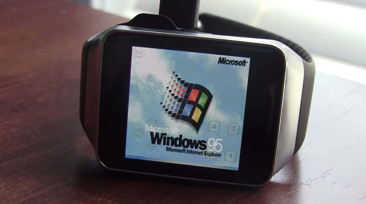 Samsung's Gear Live Smartwatch Running Windows 95