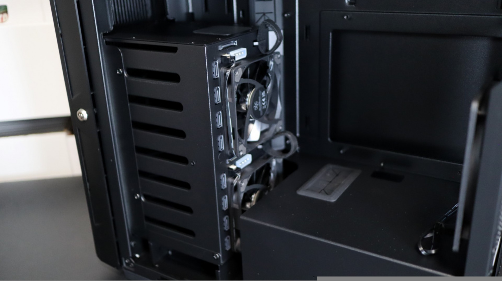 SilverStone CS382