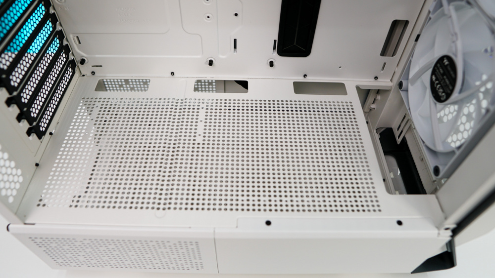 Thermaltake Ceres 300 TG ARGB Case