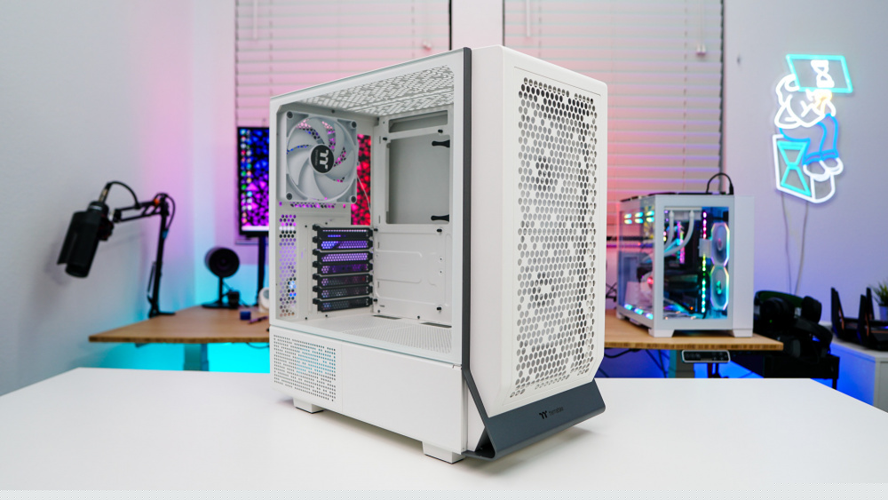 Thermaltake Ceres 300 TG ARGB Case