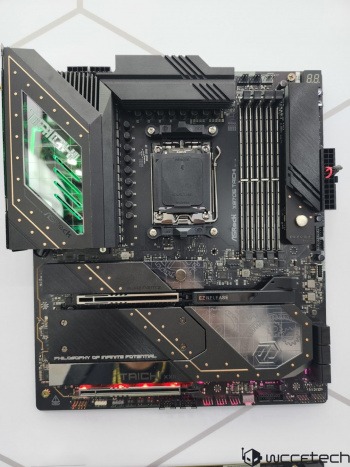 ASRock X870E Taichi