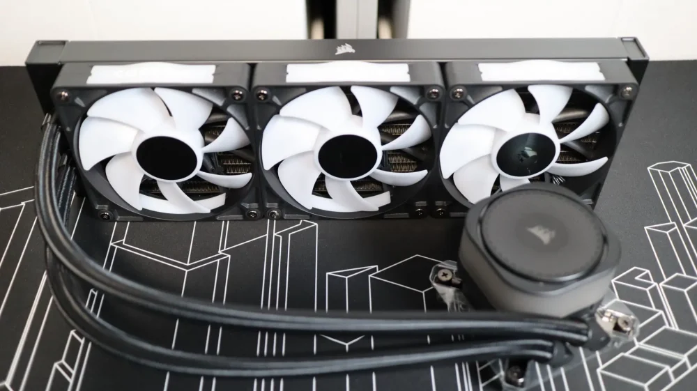 iCUE LINK TITAN 360 RX RGB