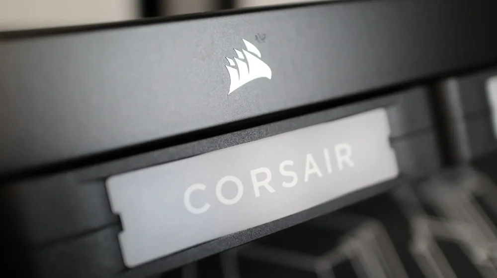 iCUE LINK TITAN 360 RX RGB