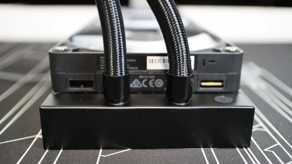 iCUE LINK TITAN 360 RX RGB