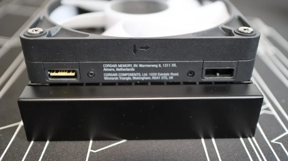 iCUE LINK TITAN 360 RX RGB