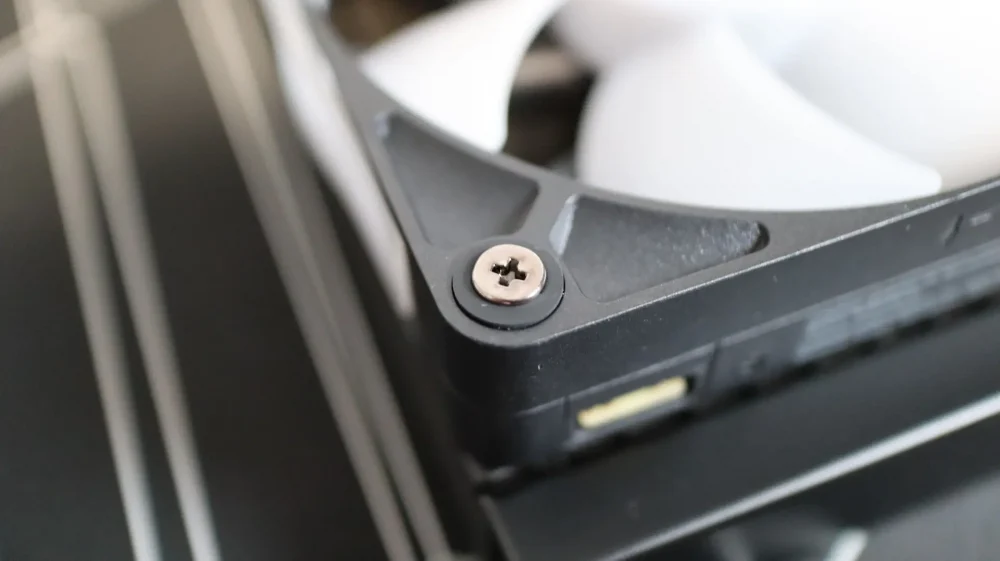 iCUE LINK TITAN 360 RX RGB