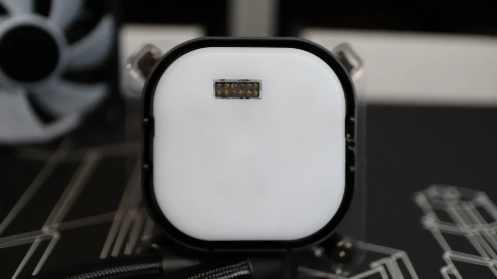 iCUE LINK TITAN 360 RX RGB