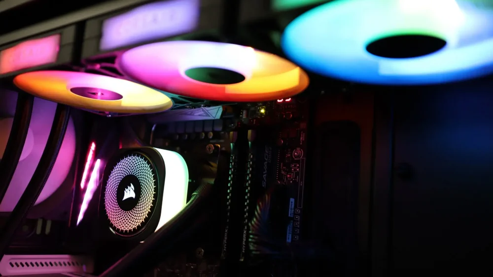iCUE LINK TITAN 360 RX RGB