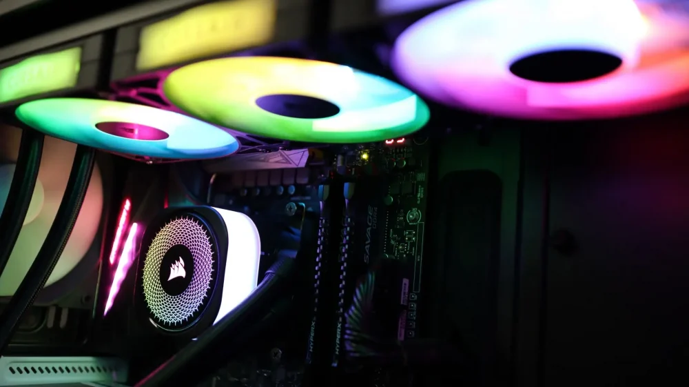 iCUE LINK TITAN 360 RX RGB