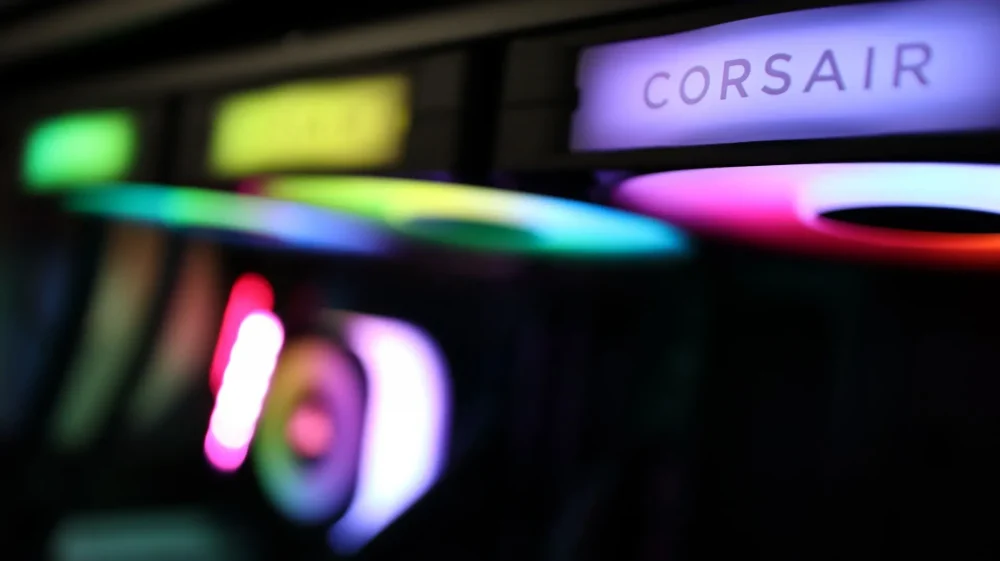 iCUE LINK TITAN 360 RX RGB