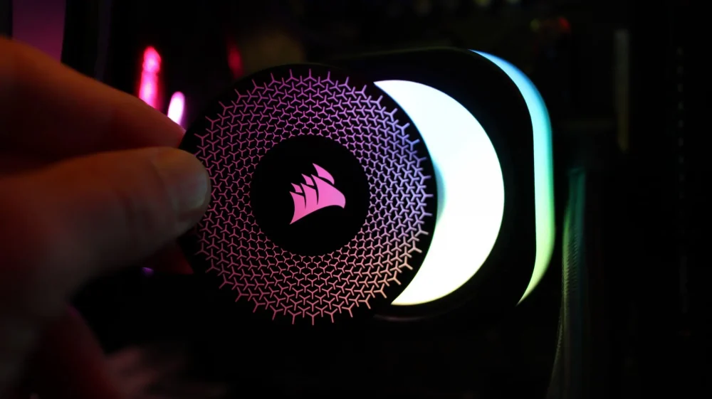 iCUE LINK TITAN 360 RX RGB