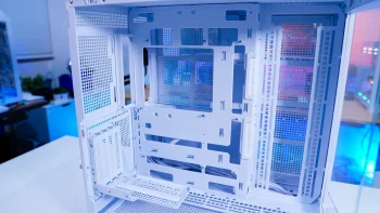 MSI MAG Pano 100L PZ Case