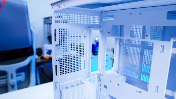 MSI MAG Pano 100L PZ Case