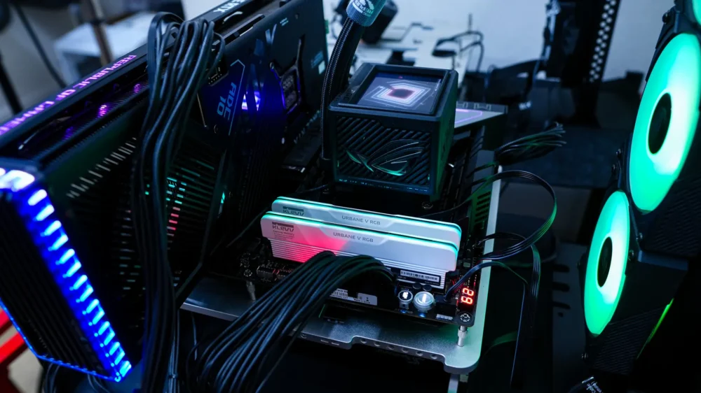 KLEVV URBANE V RGB DDR5-7600 32GB Memory Kit